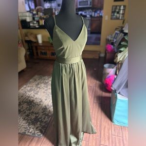 Special occasions dress- lightweight and beautiful- beautiful backing- EUC